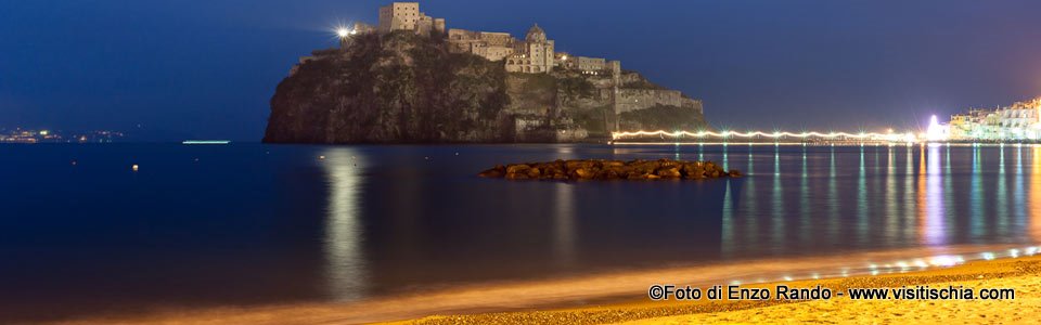 Castello Aragonese in periodo natalizio Castello-Natale-2